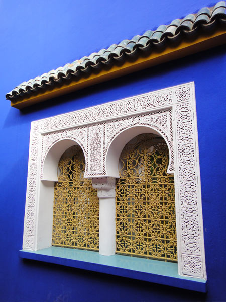 ornate-moroccan-window-majorelle-blue