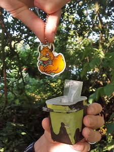 Placing a trackable into a geocache